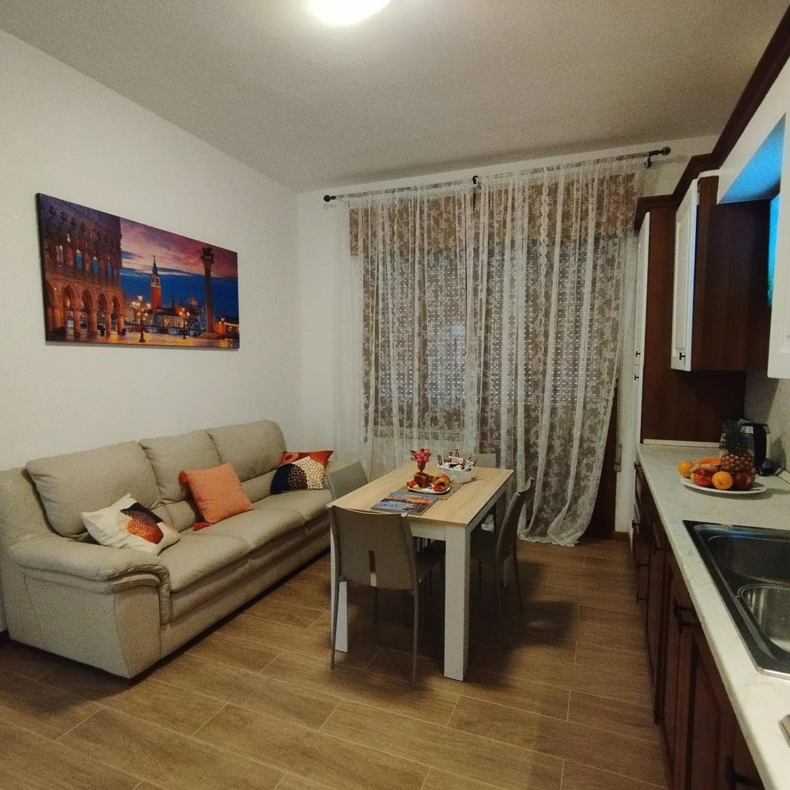 Gate To Venice Apartment Mestre Bagian luar foto